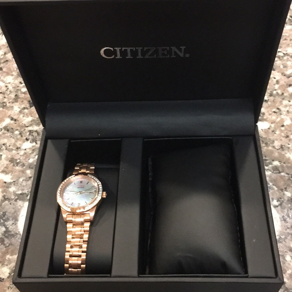 Brand new Woman’s citizen watch. Never been worn